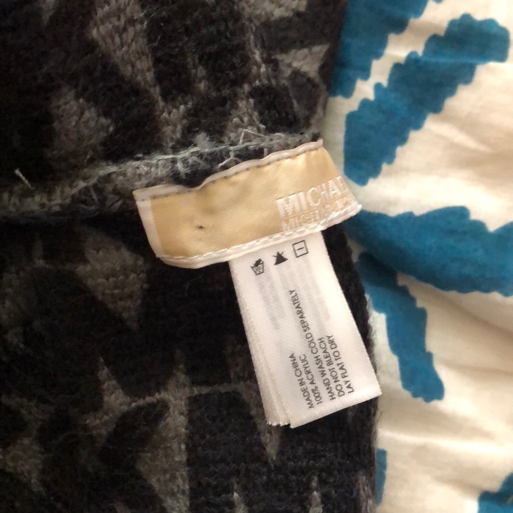 Micheal Kors Infinity Scarf View 3